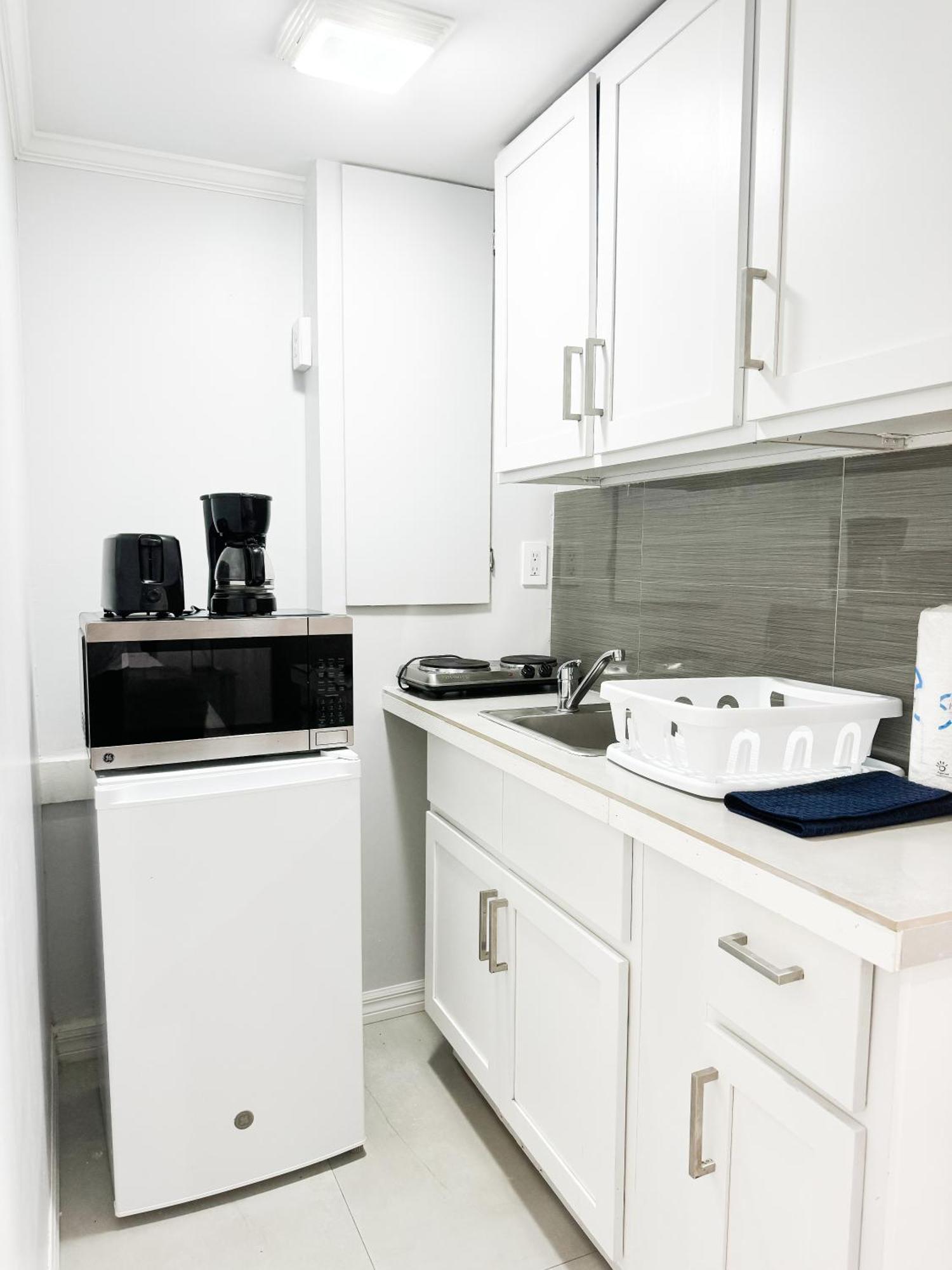 Studio, 100 Feet From The Beach Нассау Экстерьер фото