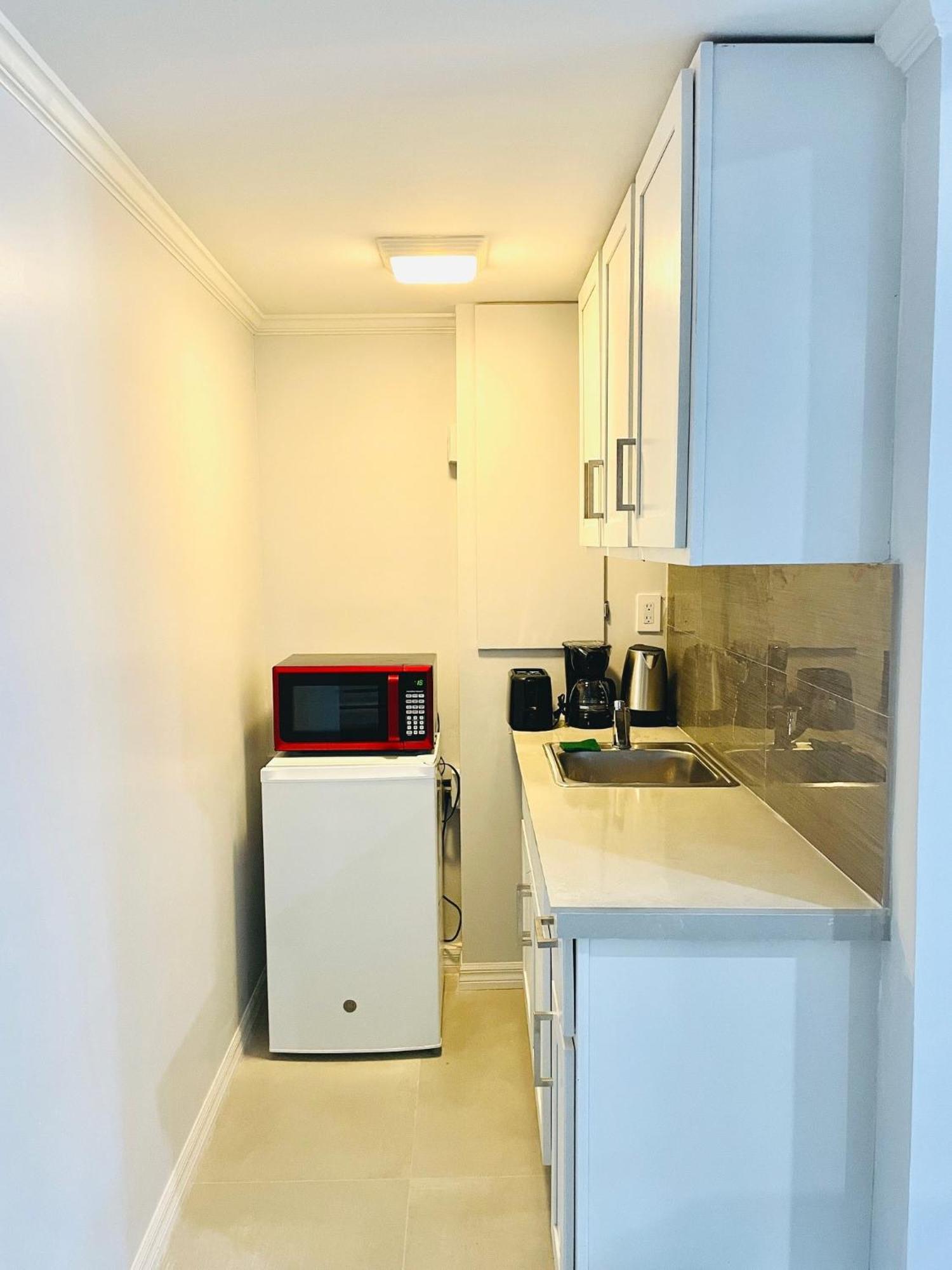 Studio, 100 Feet From The Beach Нассау Экстерьер фото